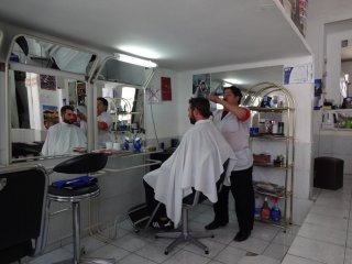 Emanuel beim Couiffeur :-) Emanuel beim Couiffeur :-)