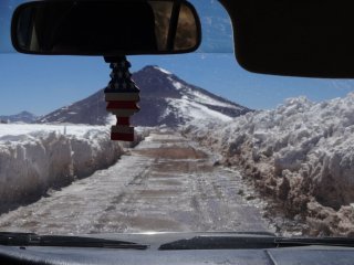 Der Weg führte durch Schnee Der Weg führte durch Schnee