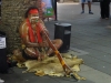 Aborigial spielt Digeridoo